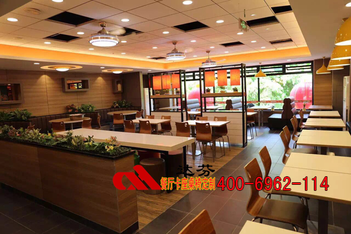 盅国味中式快餐厅桌椅客户现场拍摄图2
